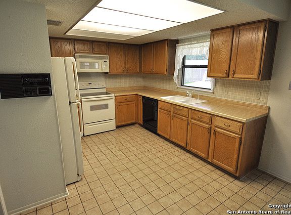 4th image of 3326 Jenkins Dr