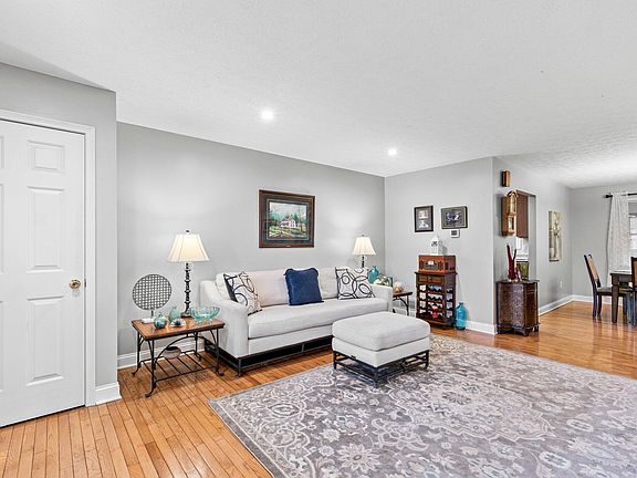 5th image of 118 General Cleburn Dr