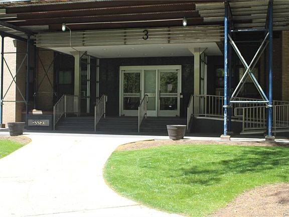 4th image of 3 Fordham Hill Oval APT 1D