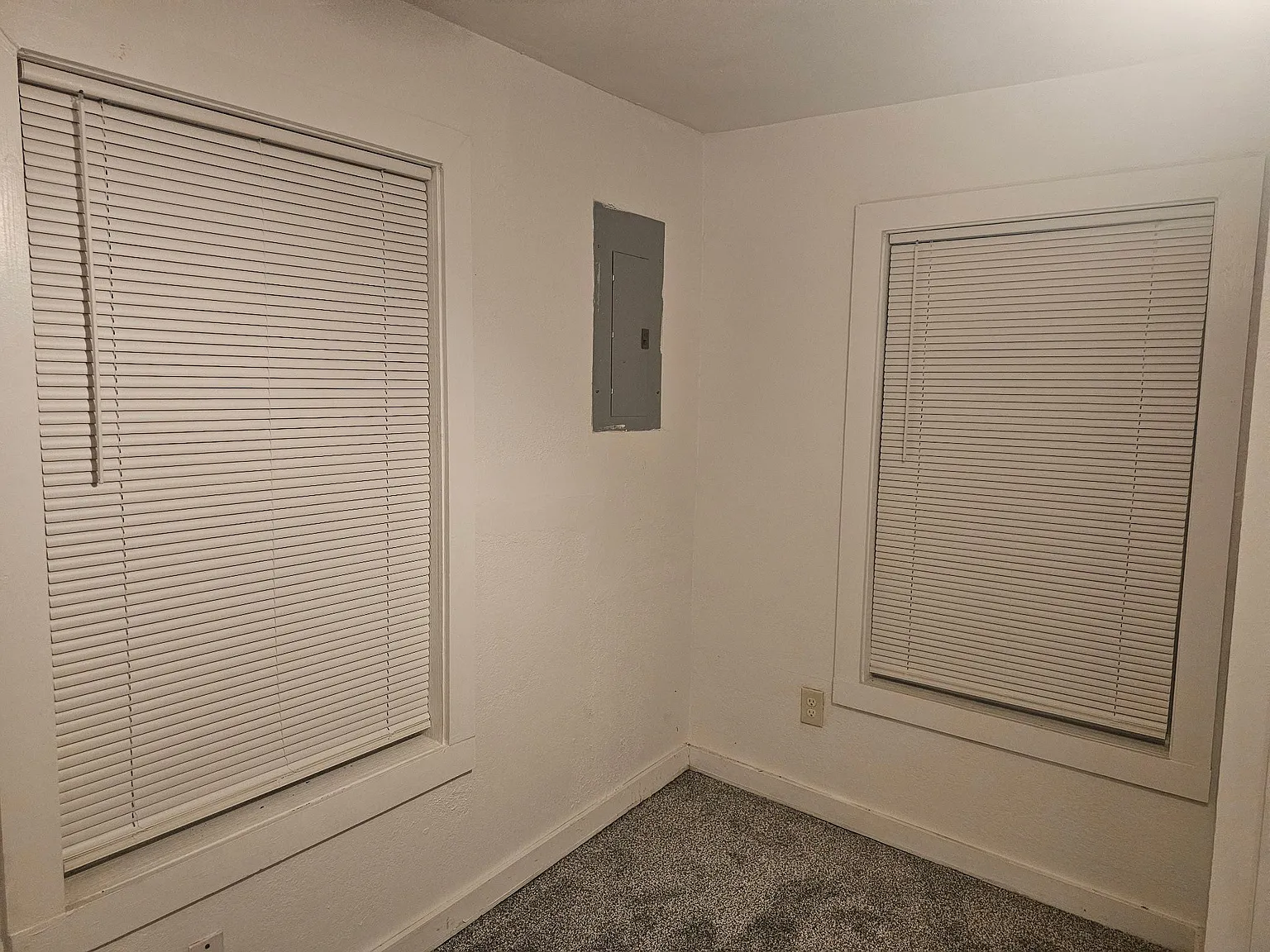 3 bed, 1.0 bath, 1032 sqft, $1,650 — Photo 4