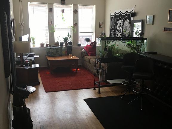 2nd image of 2909 W Shakespeare Ave