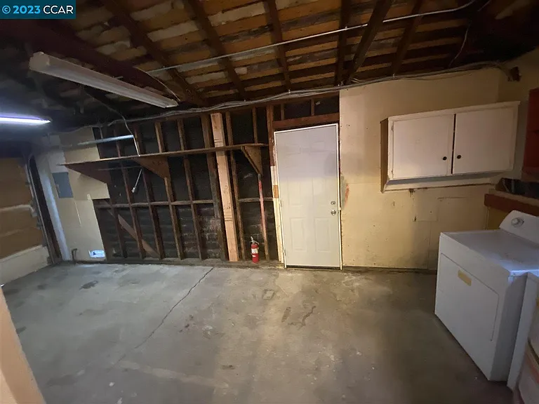 1414 San Carlos Ave — Photo 36