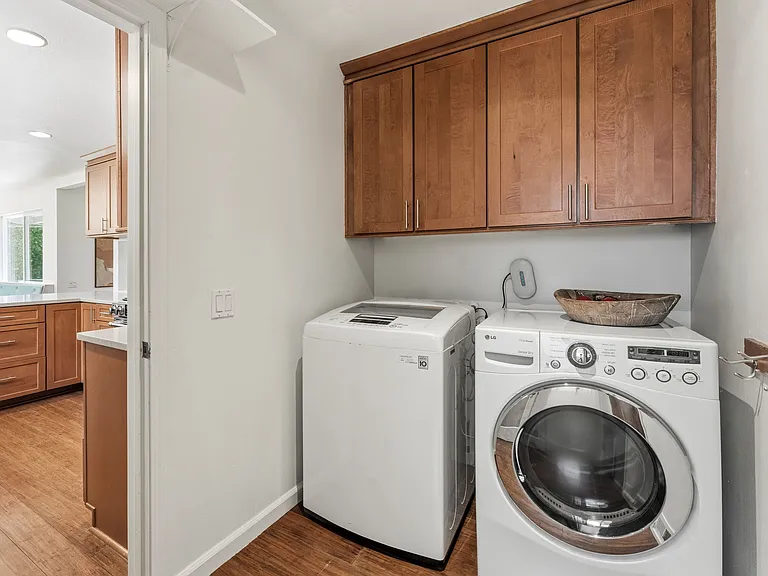 3072 Latham Ln — Photo 18
