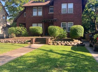 12912 Cedar Rd, Cleveland Heights, OH 44118