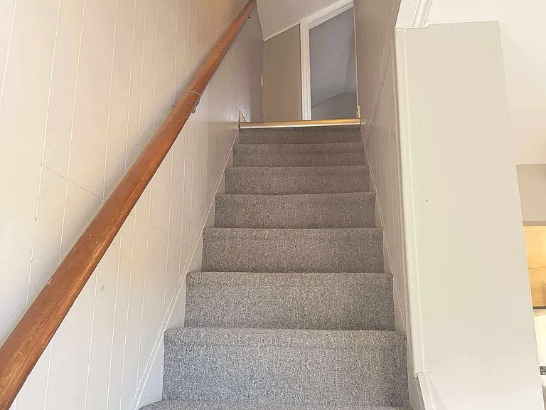 130 Saint Paul Cres E #1 — Photo 10
