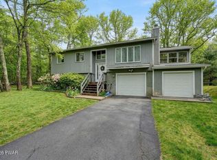 100 Fox Rd, Dingmans Ferry, PA 18328