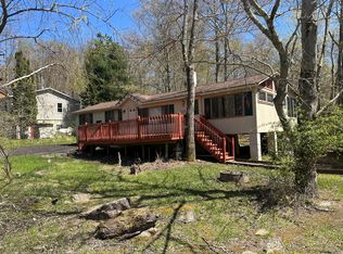 134 Wyalusing Dr, Pocono Lake, PA 18347