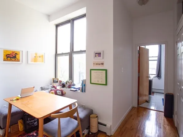 194 Vernon Avenue image 9 of 23