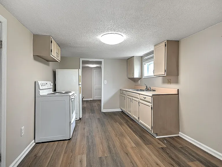 305 Moorland Dr — Photo 27