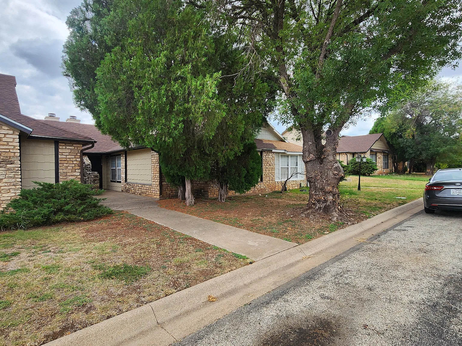 3 bed, 1244 sqft, $1,650 — Photo 1