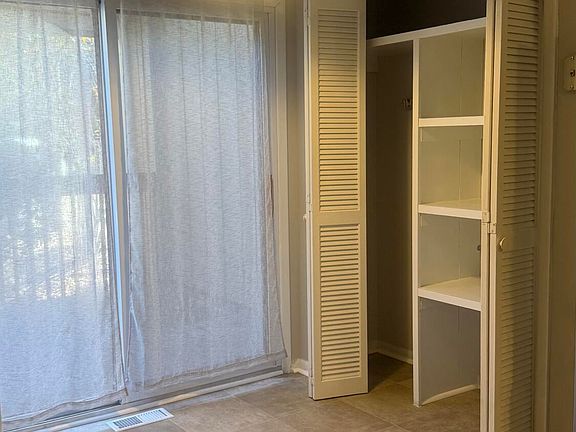 4th image of 4100 Five Oaks Dr Unit 37