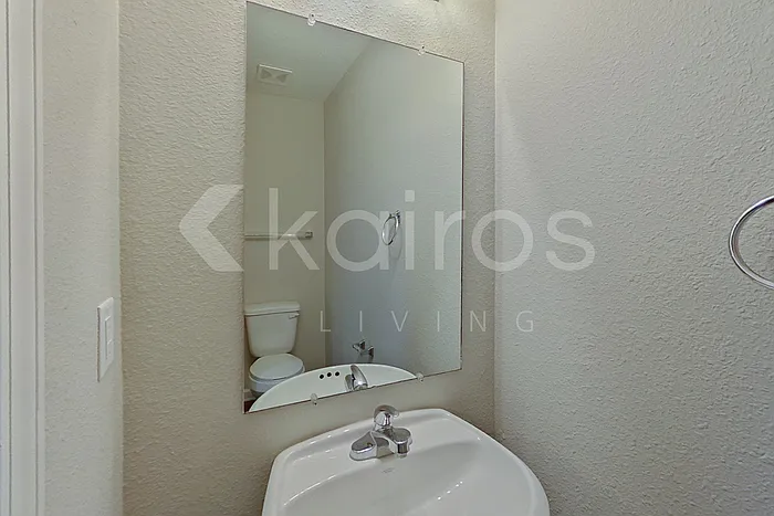1335 Mull St — Photo 9