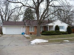 1077 N 2nd St, Rochelle, IL 61068