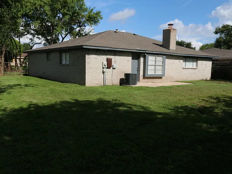 9618 Rapid River Ln — Photo 15
