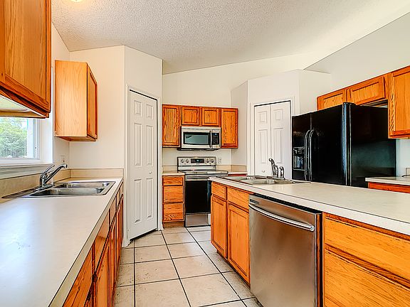 3rd image of 2009 N Normandy Blvd