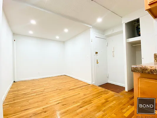 Rented by Bond New York | media 13