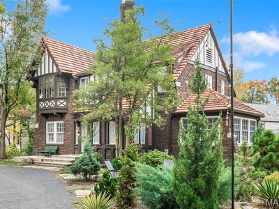 27 Ridgemoor Dr, Saint Louis, MO, 63105