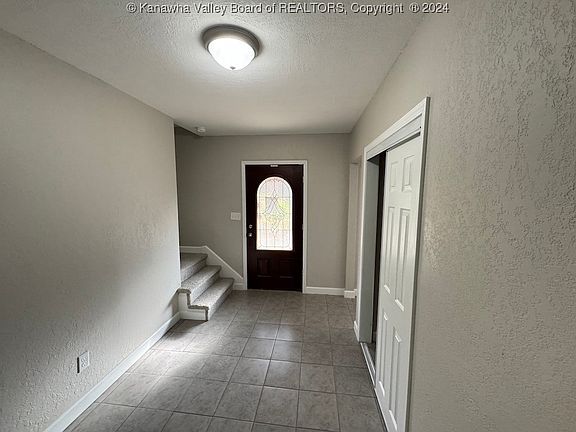 4th image of 404 Parkway Dr