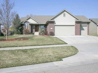 10010 W Westlakes Ct, Wichita, KS 67205