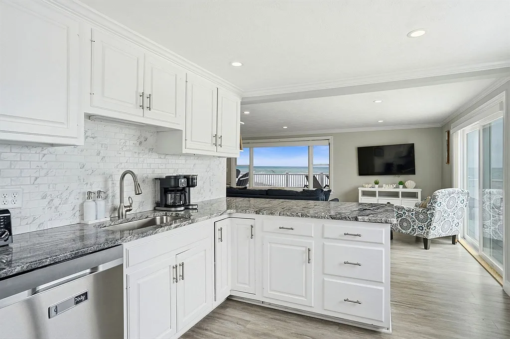 3 bed, 2.5 bath, 1404 sqft, $4,500 — Photo 4