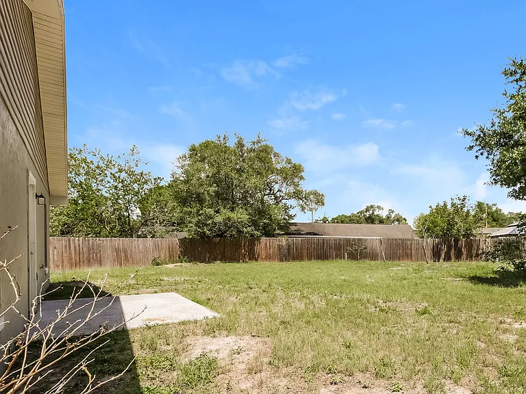 8308 Hedgeway Pl — Photo 16