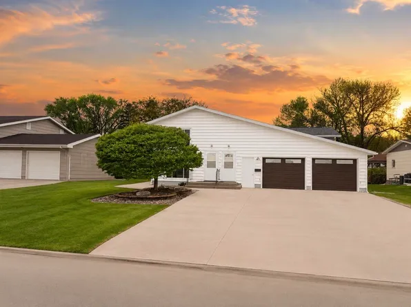 1512 1/2 S 5th St, Aberdeen, SD 57401