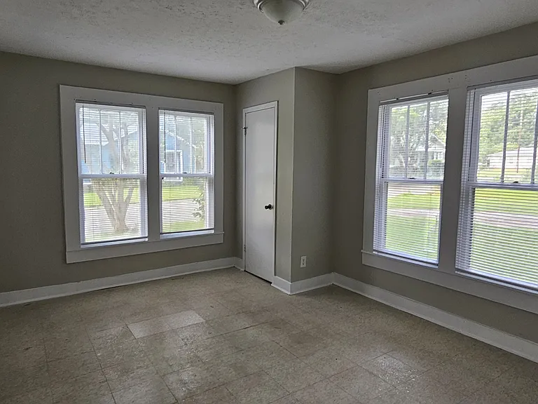 1107 E Lafayette St — Photo 58