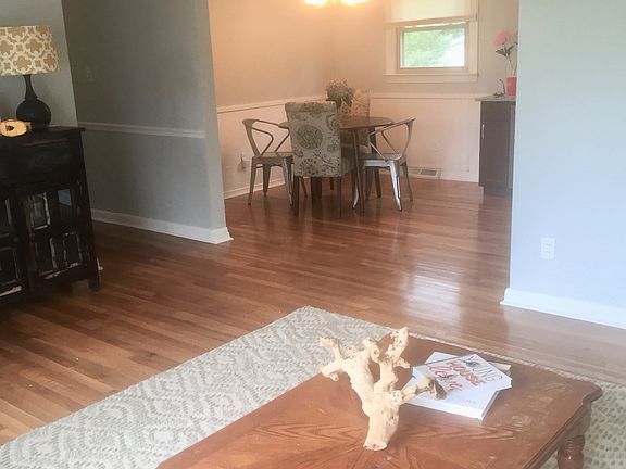 4th image of 300 W Buckoak St