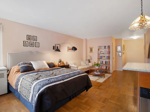 233 East 69th Street image 1 of 8