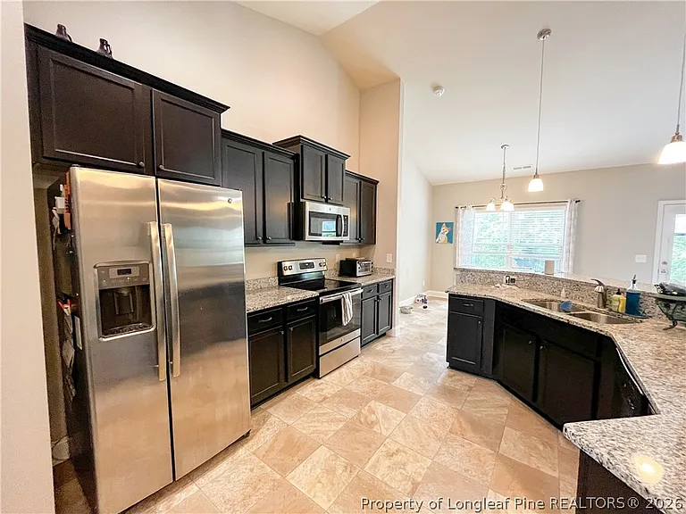 144 Parkside Dr — Photo 9