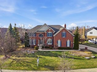 18825 Heather Ridge Dr, Northville, MI 48168