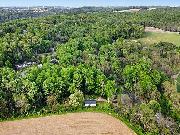 2nd image of 152 River Rd