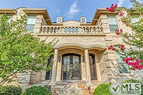 3rd image of 2860 Bent Oaks Dr