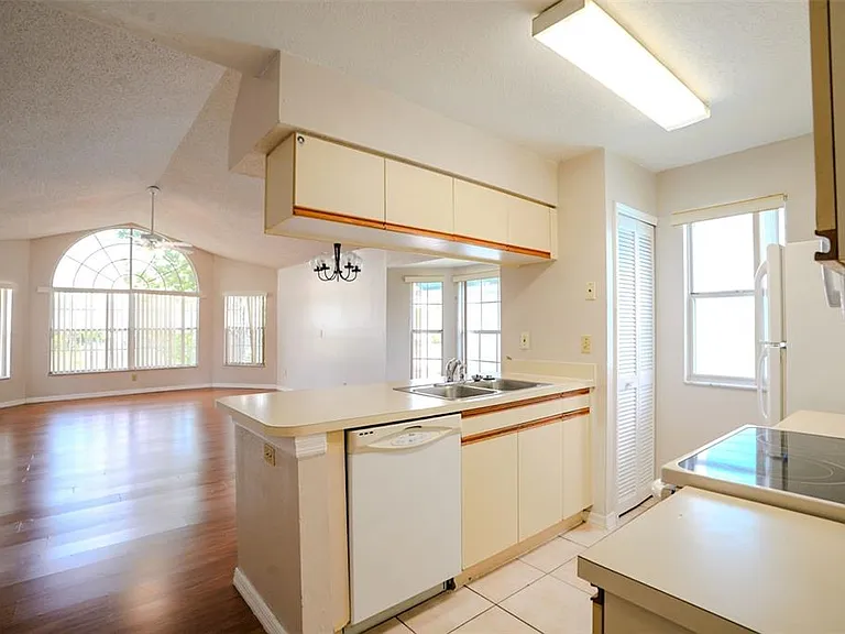 2747 N Poinciana Blvd #14 — Photo 5