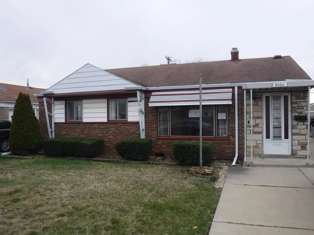 8006 S Kilbourn Ave photo 1