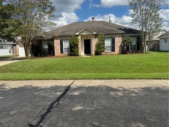 1131 Milan Dr, Mandeville, LA 70448