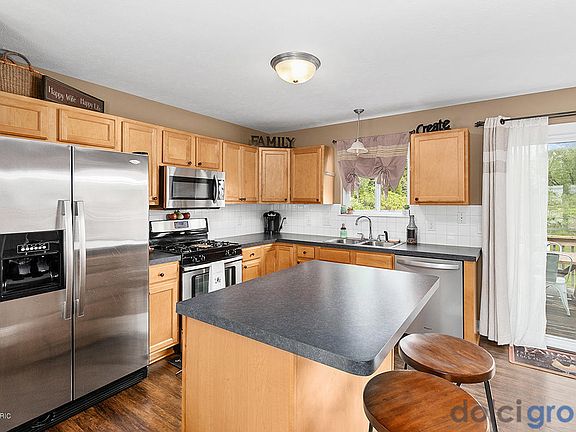 3rd image of 1700 Creed Ct SW