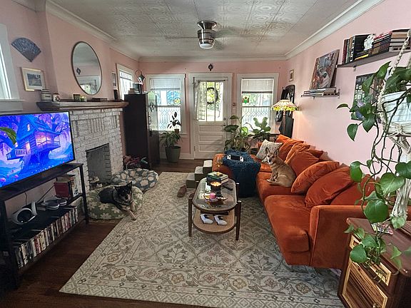 Living room (unfurnished)