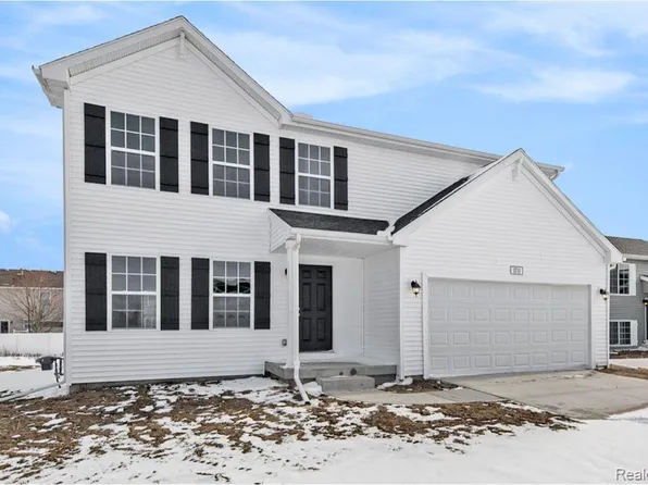 2896 Sycamore River Dr, Fowlerville, MI 48836