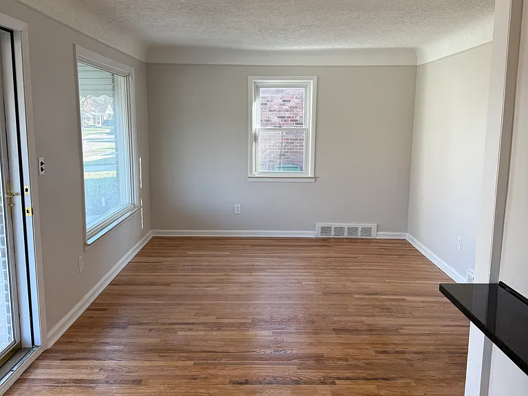9616 Colwell Ave — Photo 6