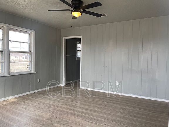 2nd image of 2605 Globe Ave
