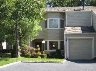 7 Cedar Ridge Ln, Bay Shore, NY 11706