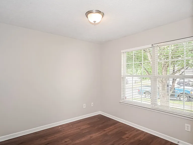 925 Birchmill Point S — Photo 13