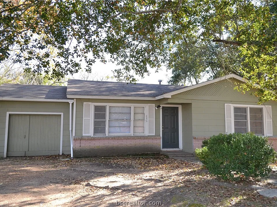 2205 Staunton Dr