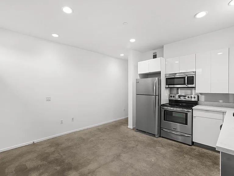 Echo Designer Loft Apartments — Photo 16