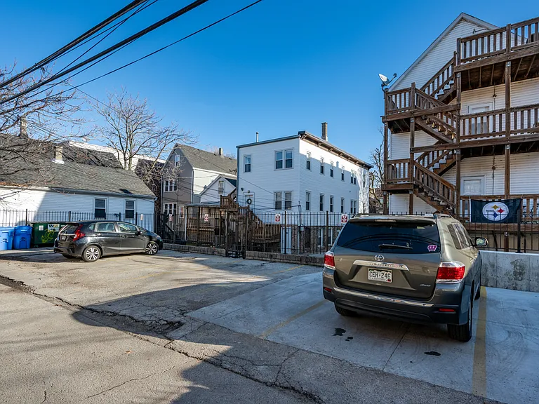 2642 N Marshfield Ave — Photo 9