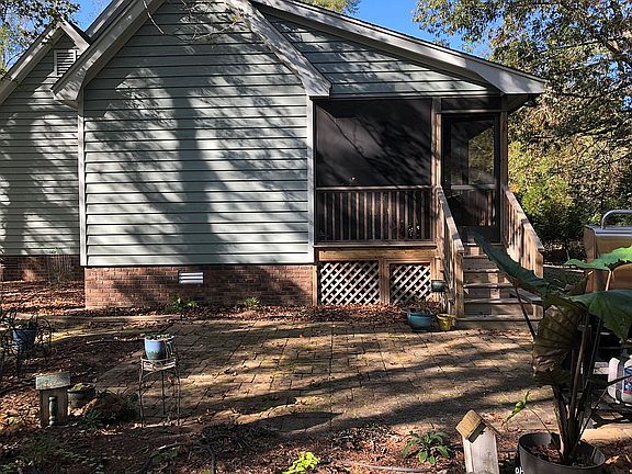 Private screened porch