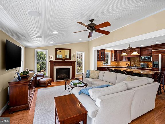 5th image of 5911 Meadowood Rd