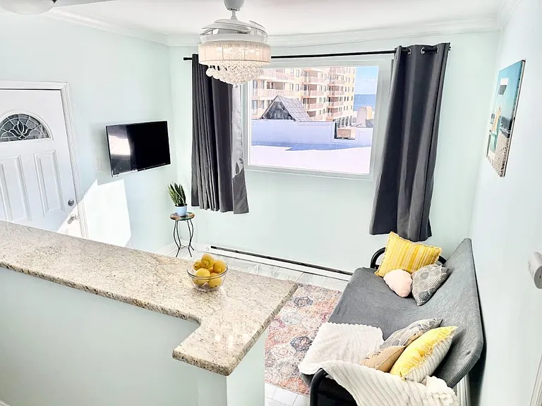 5003 Atlantic Ave #7 — Photo 4