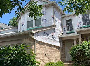 3185 Foxridge Ct, Woodridge, IL 60517